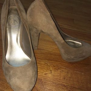 Jessica Simpson Suede pump -Tan (Size 8)